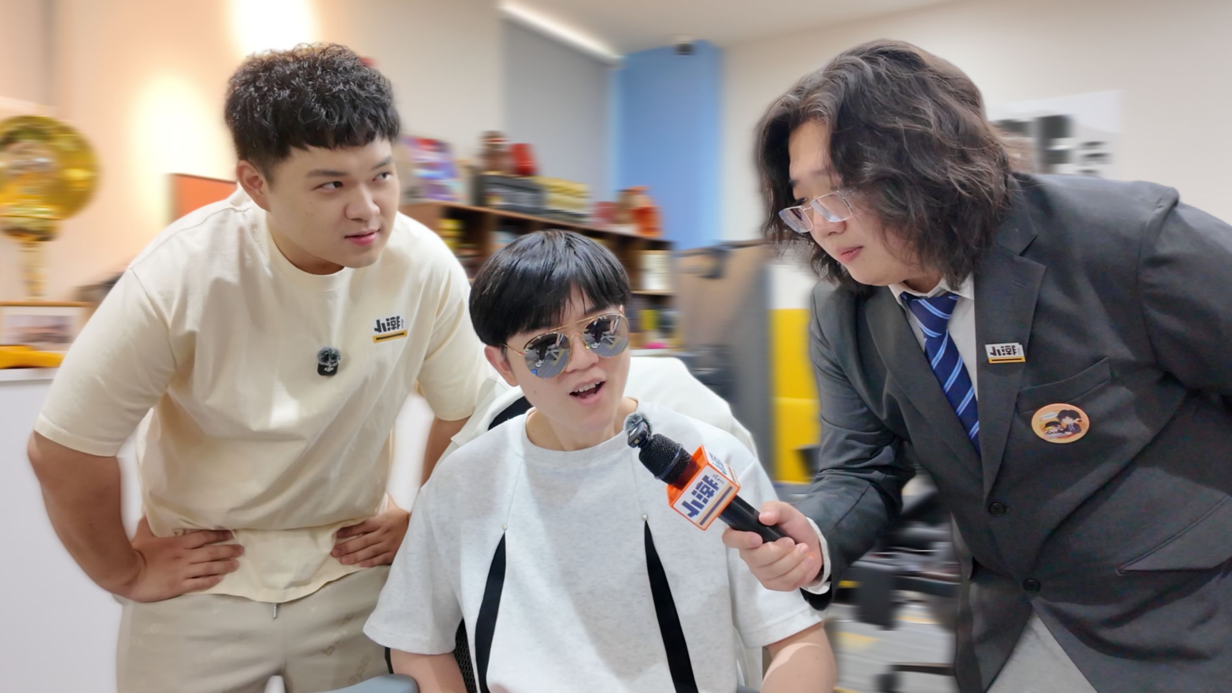 配图