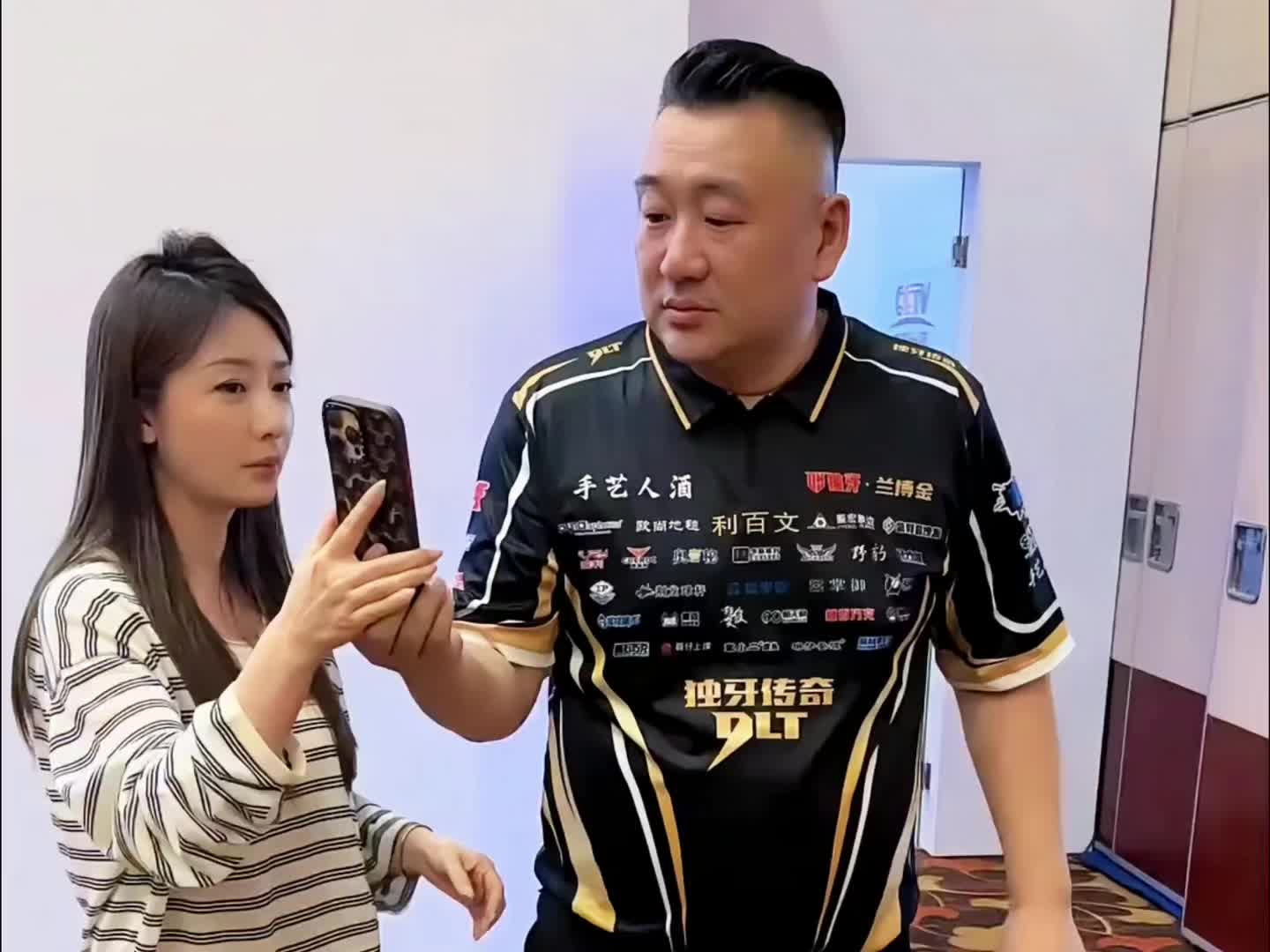 配图