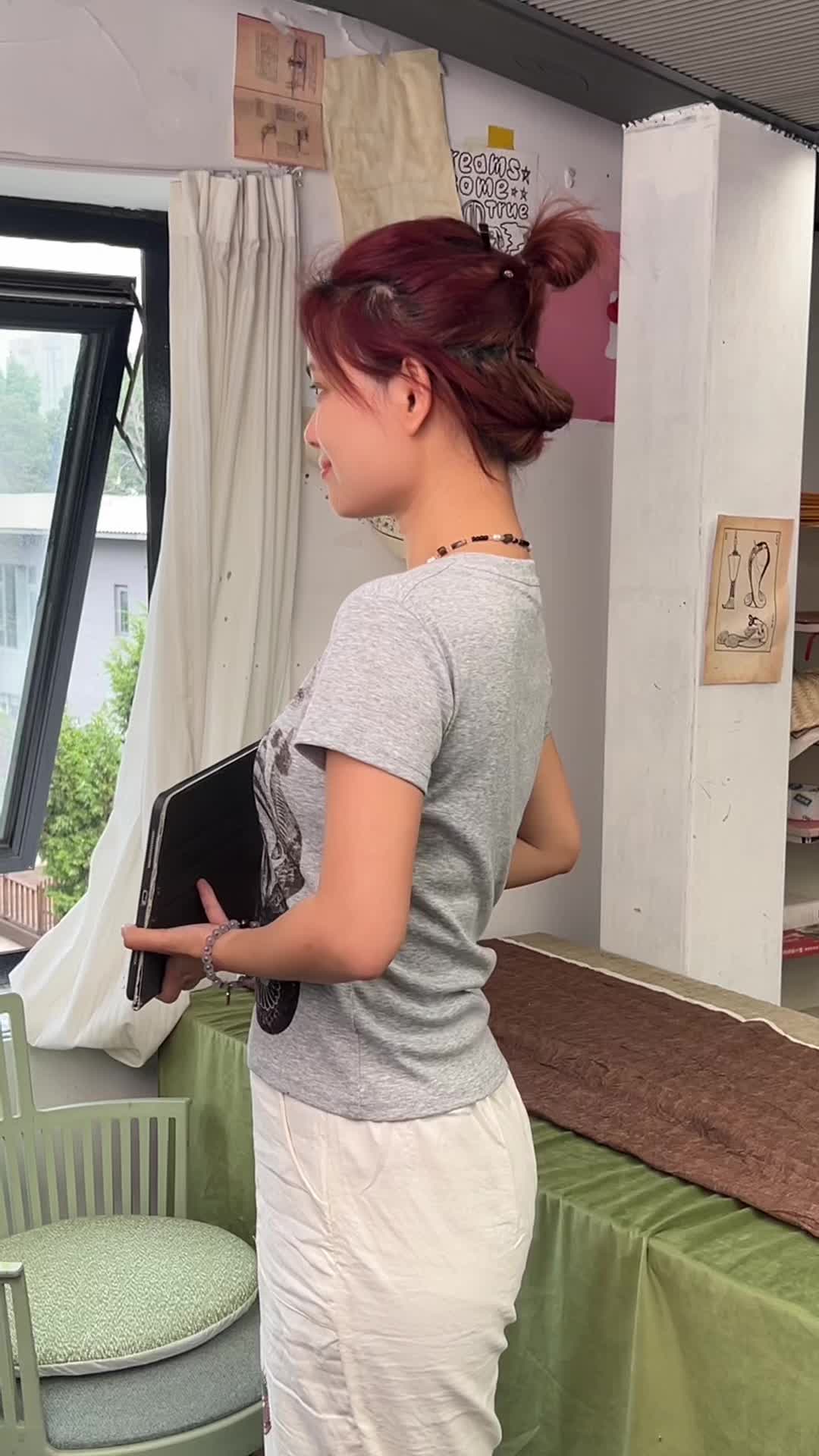 配图