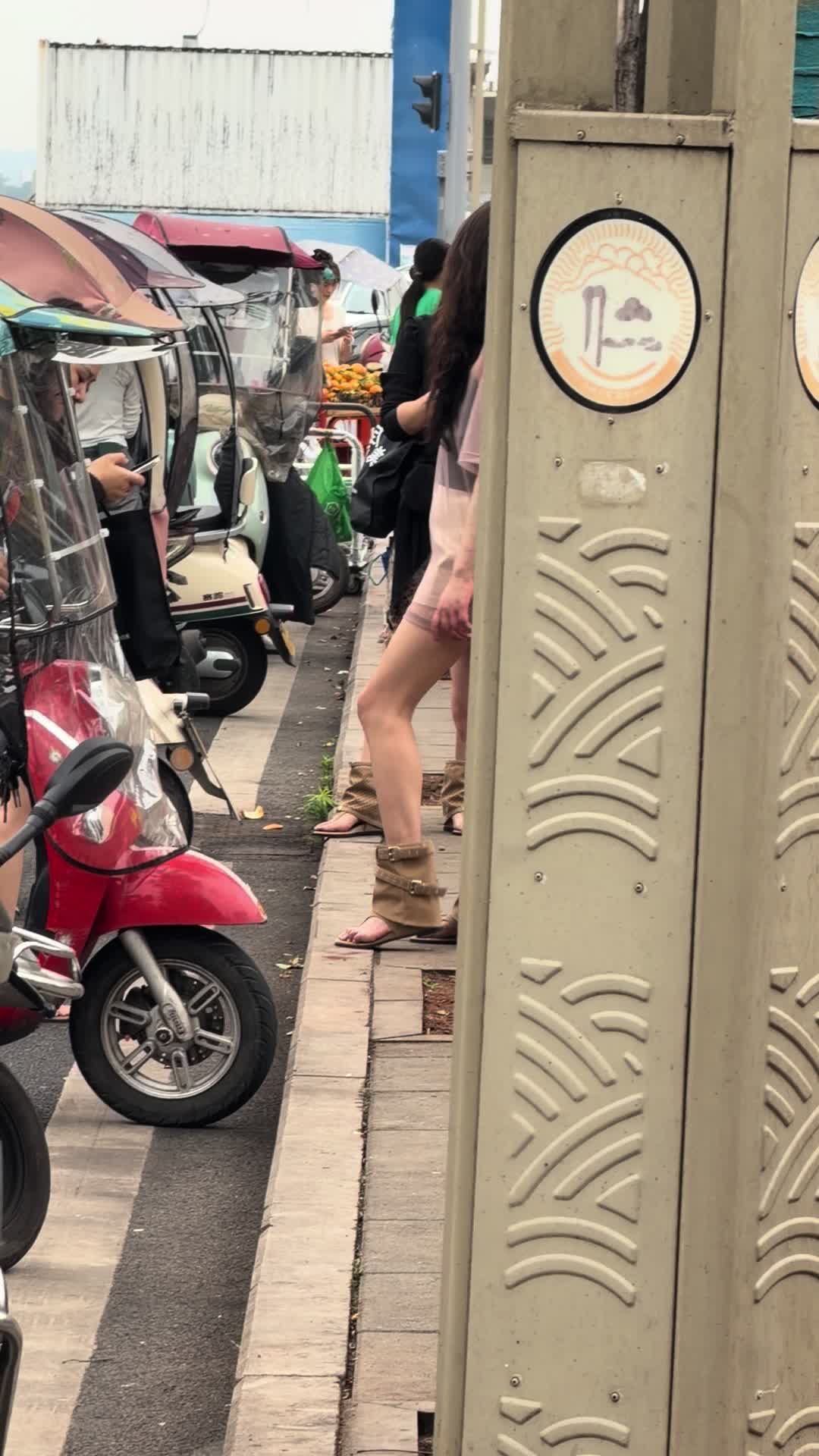 配图