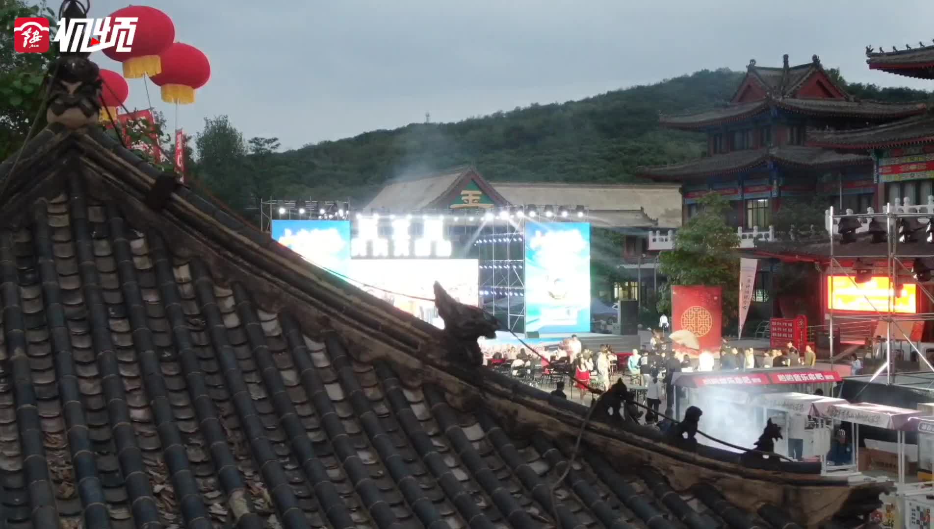配图