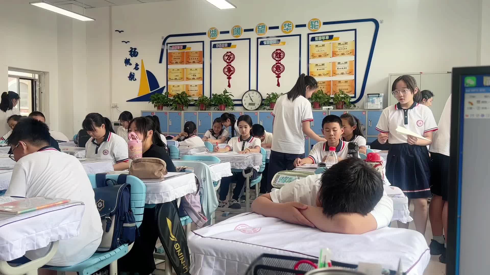 配图