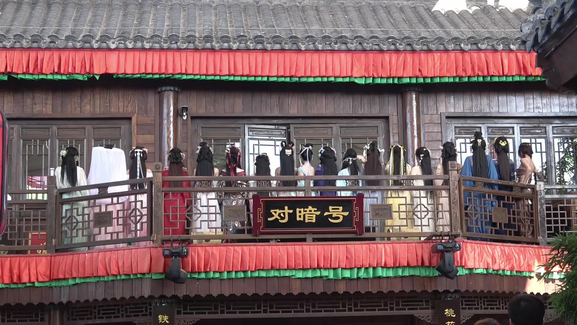 配图
