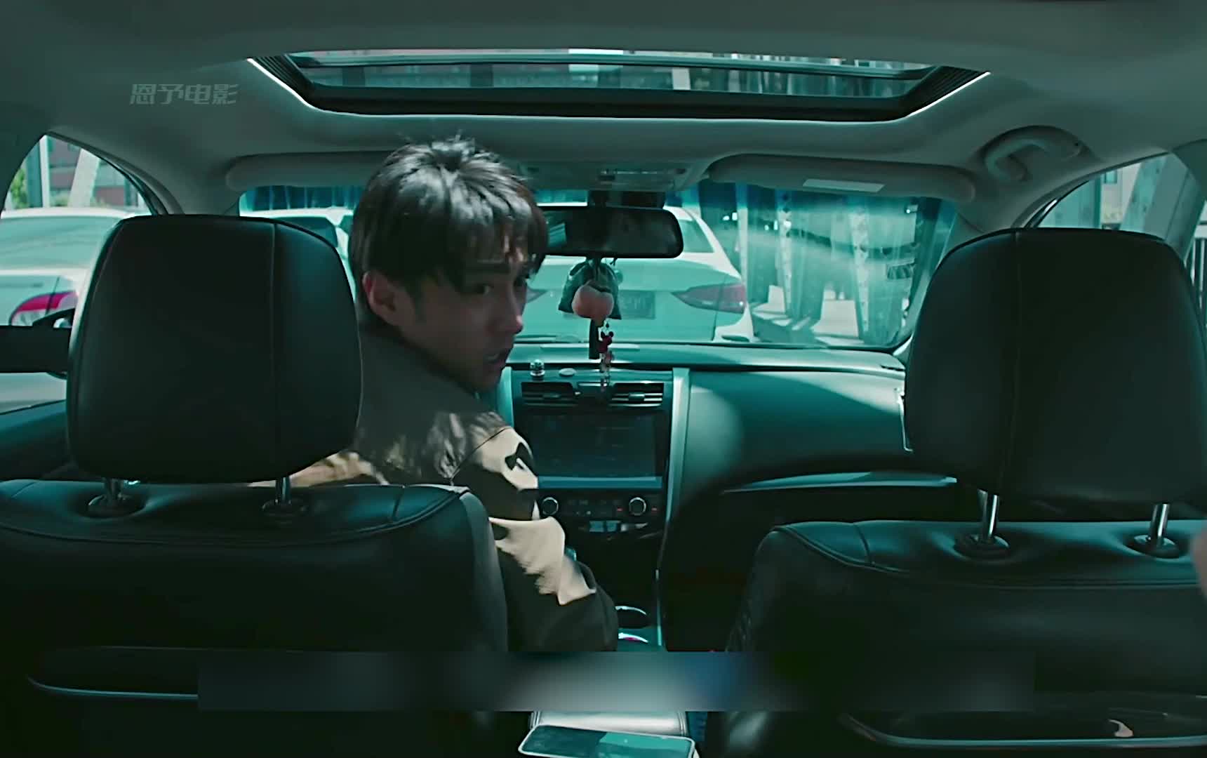 配图