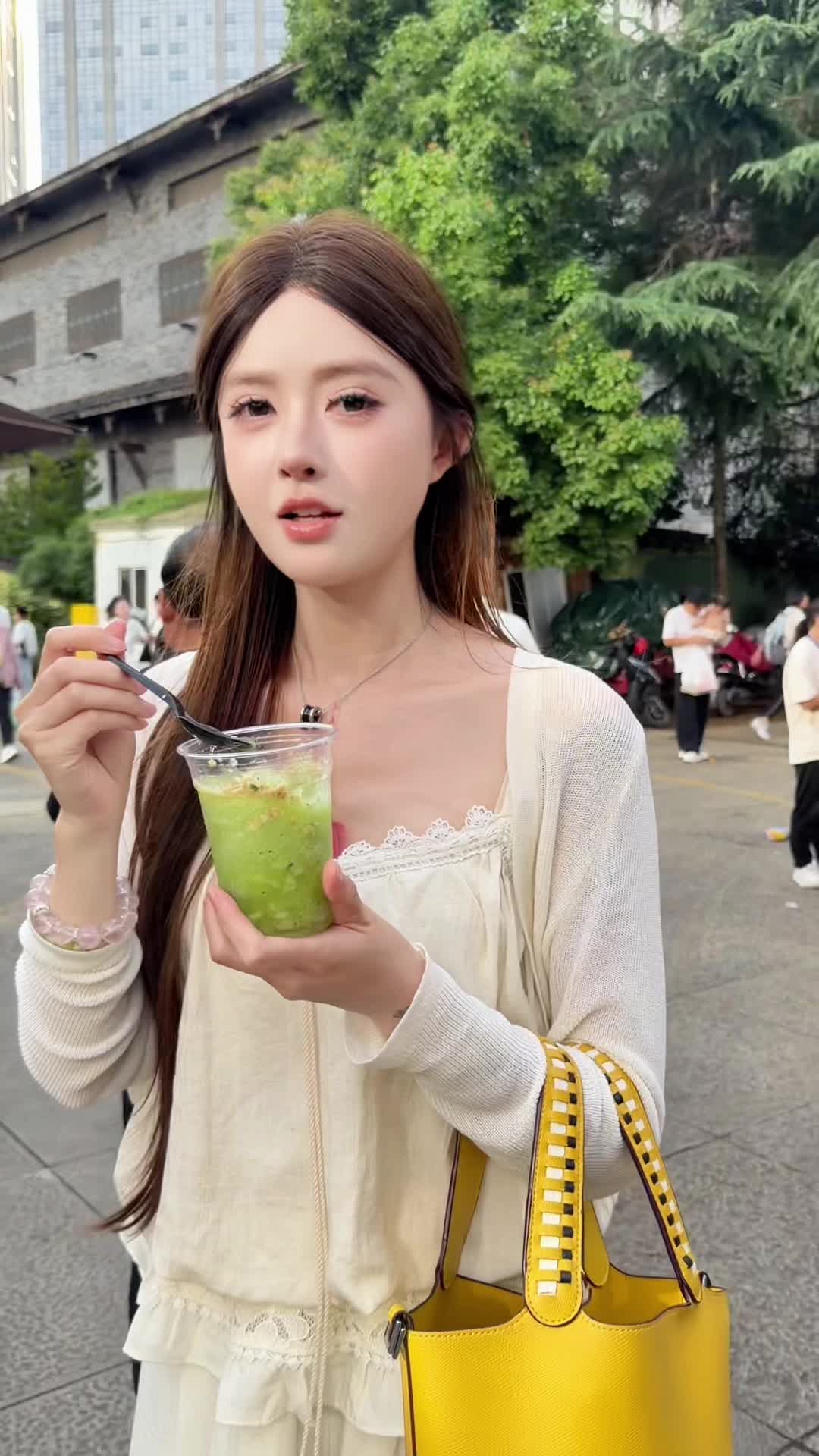 配图