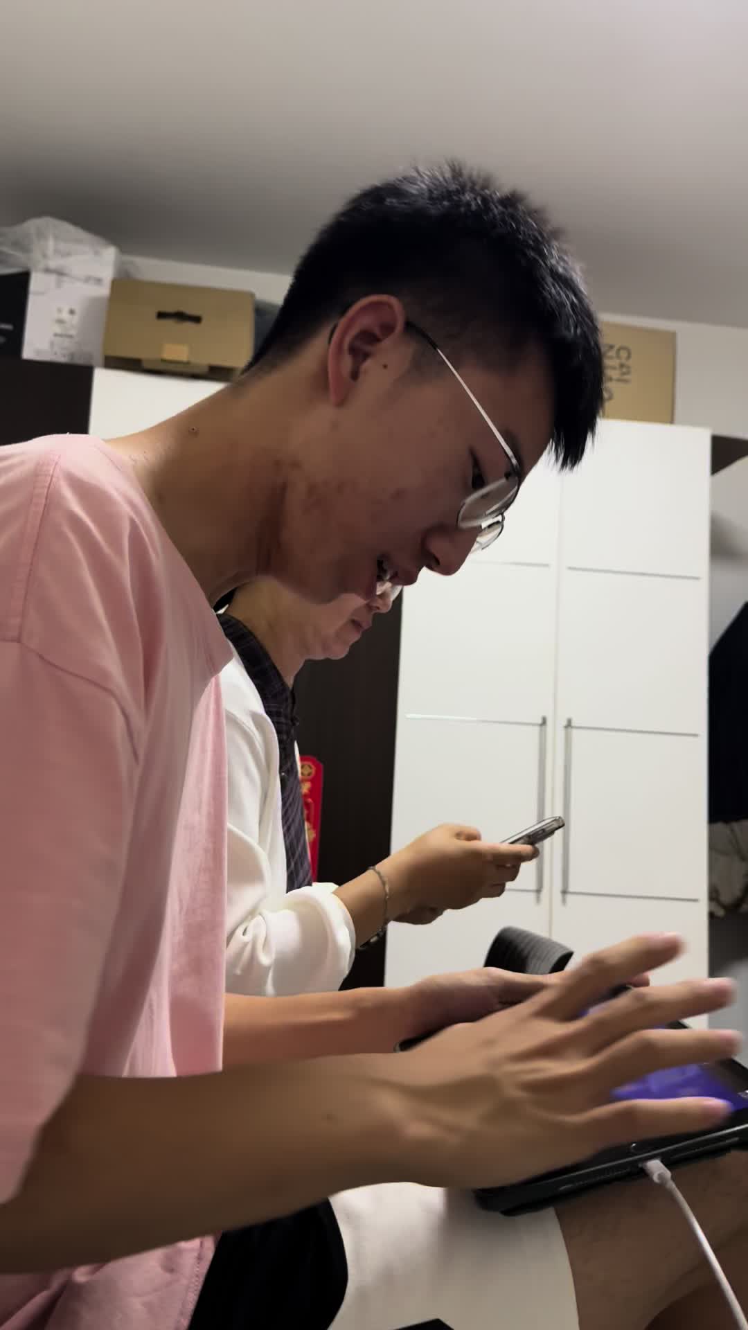 配图
