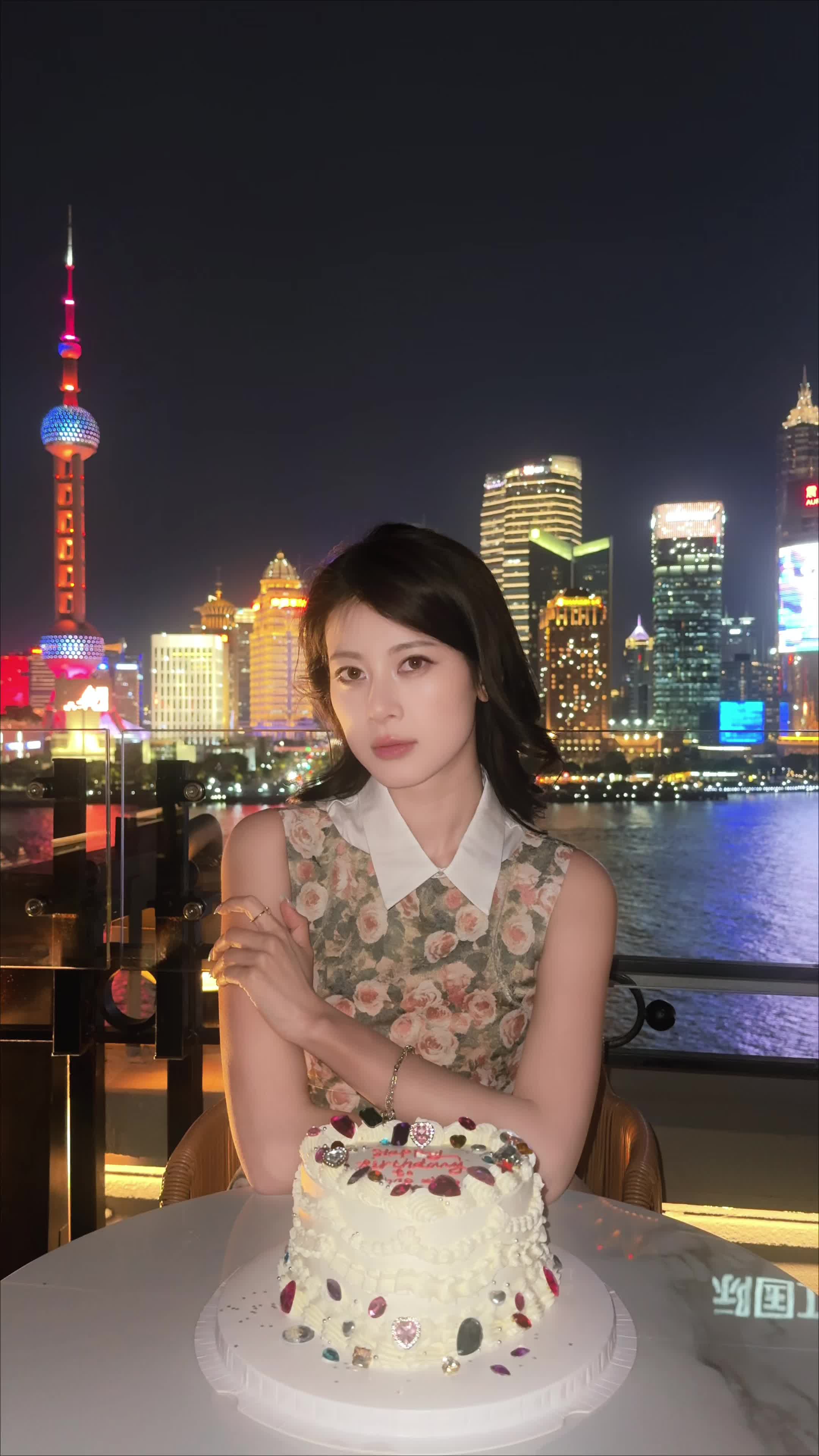 配图