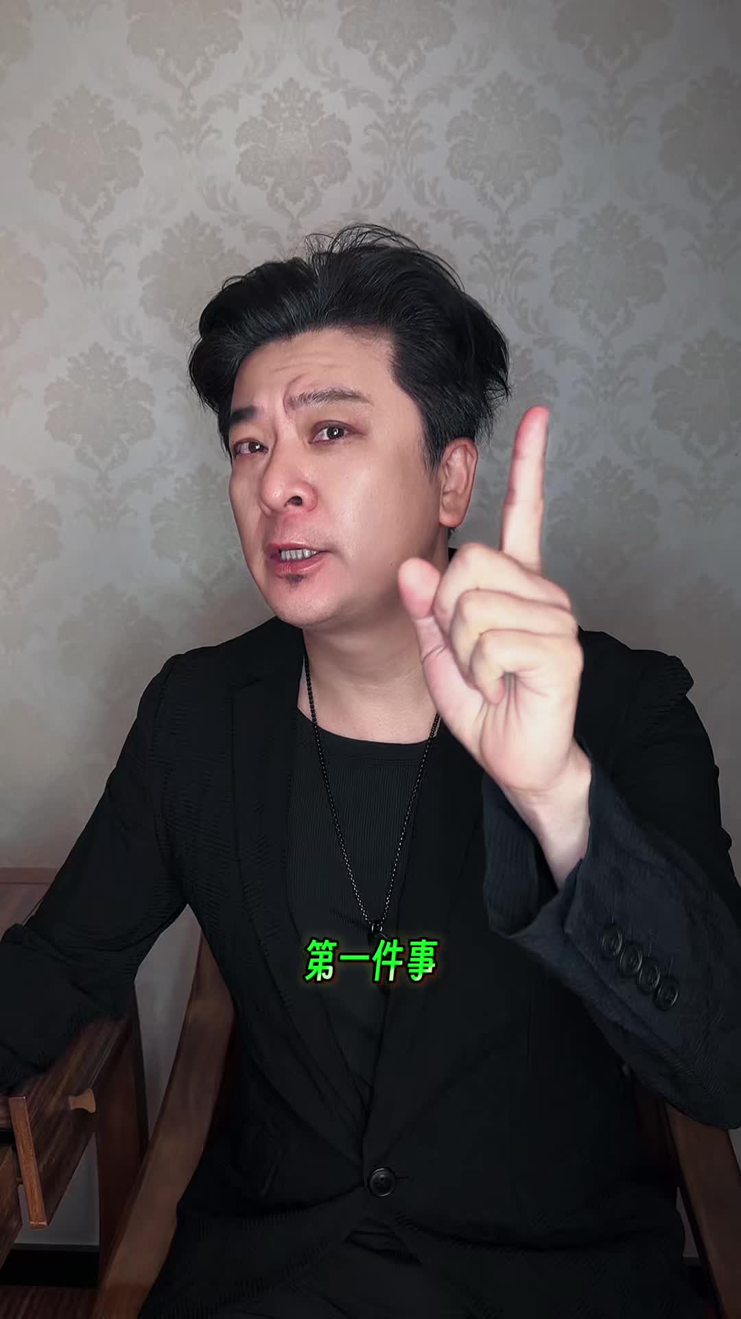 配图