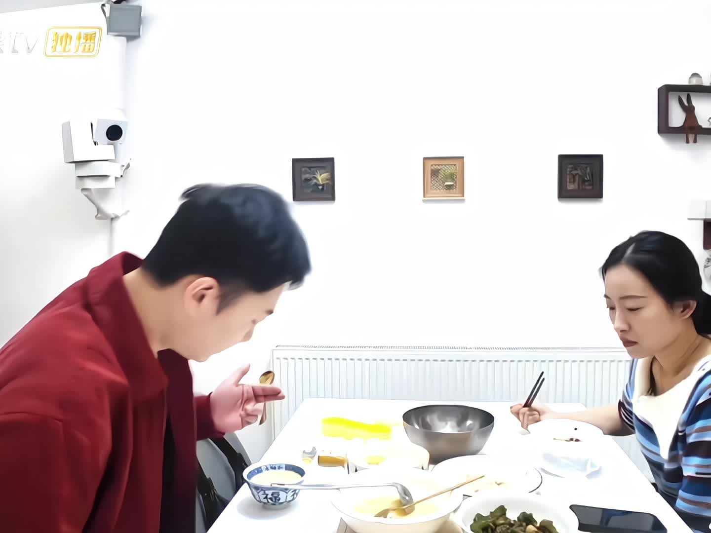 配图