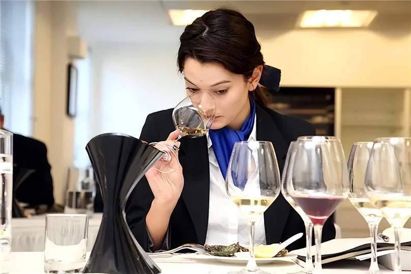 配图