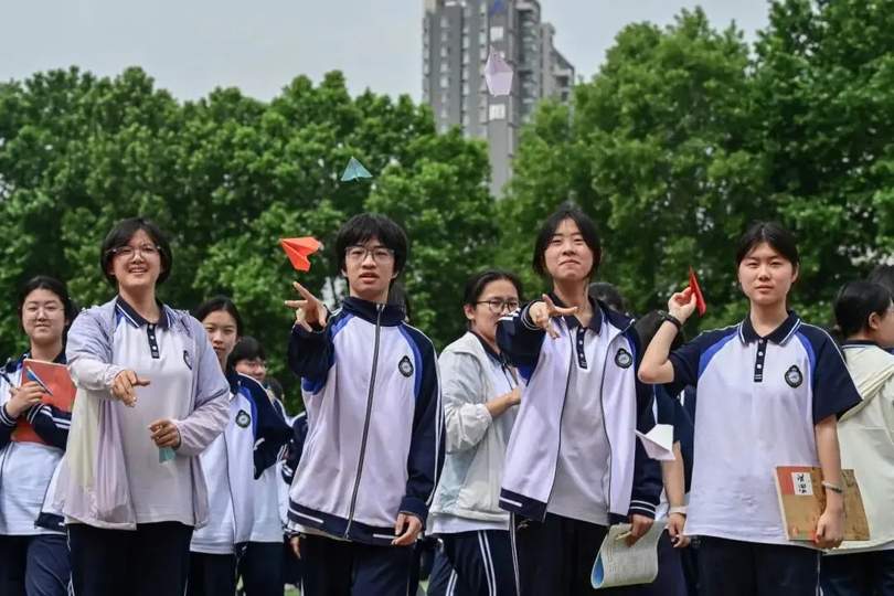 配图