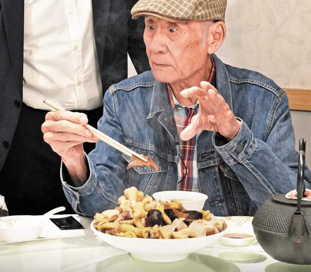 配图