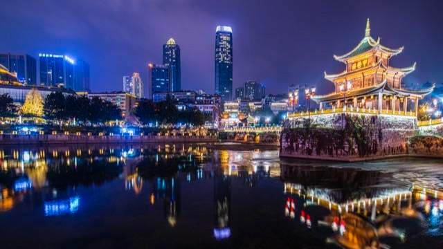 配图