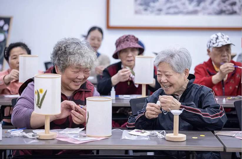 配图