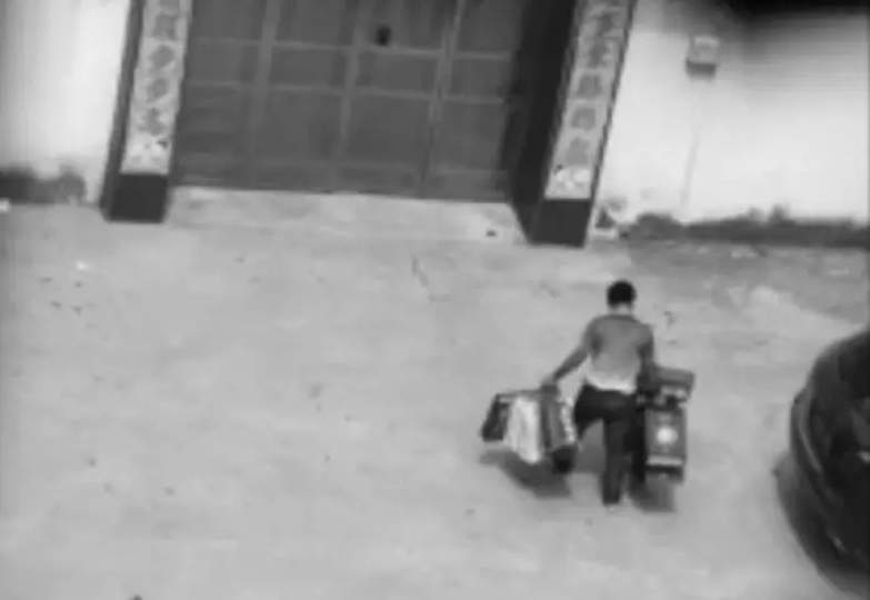 配图