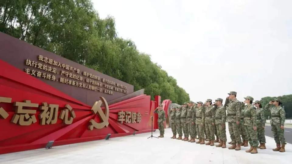配图