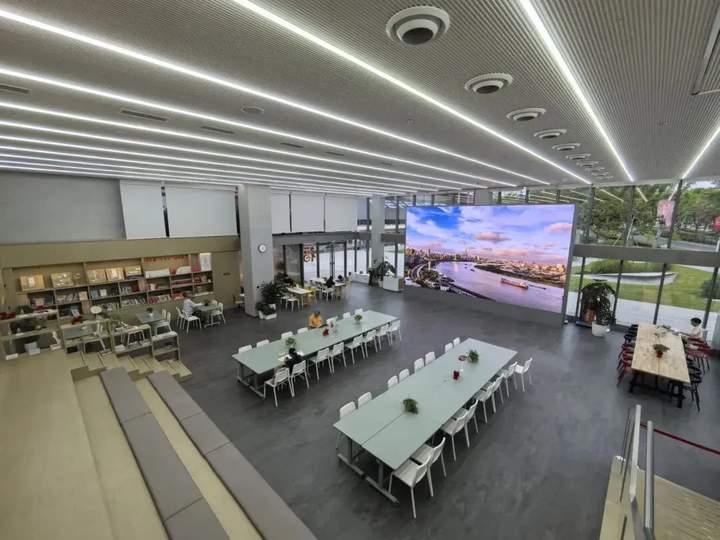 配图