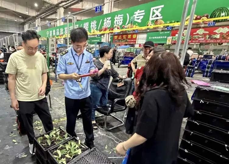 配图