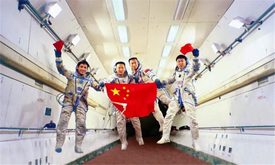 配图