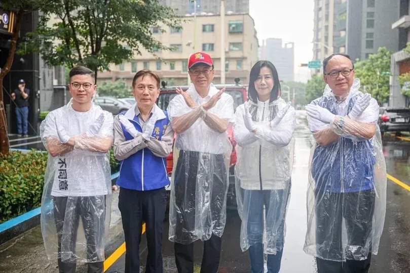 配图