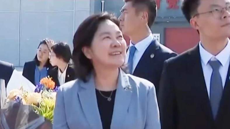 配图