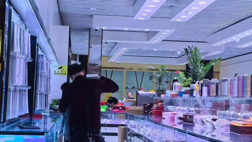 配图