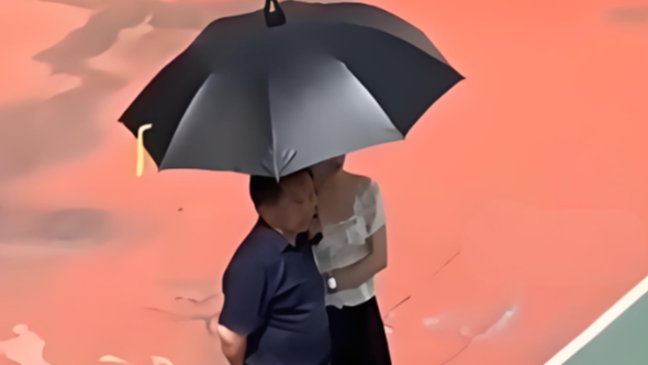 配图