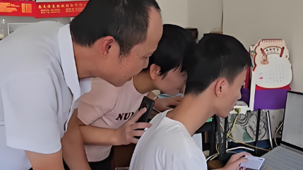 配图