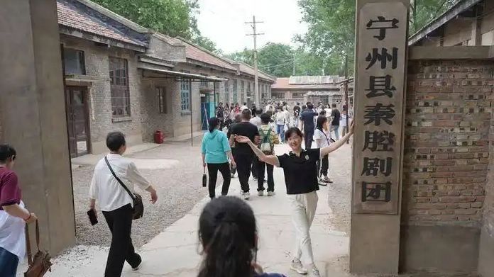 配图