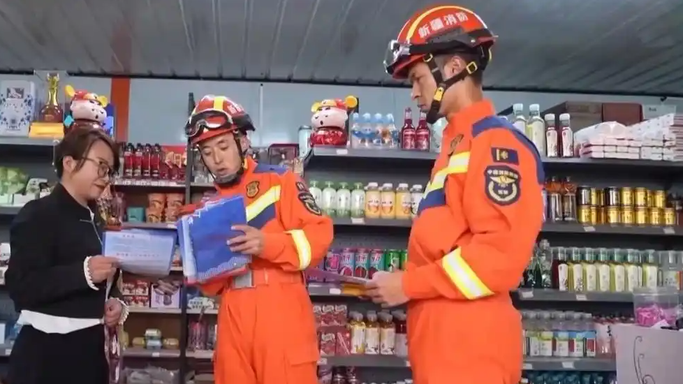 配图