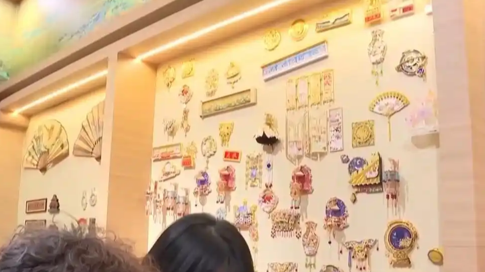 配图
