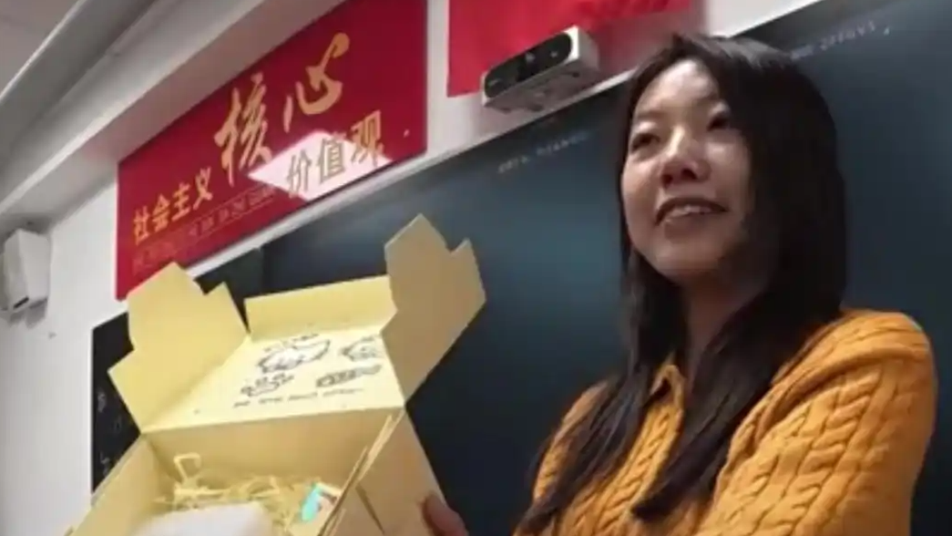 配图