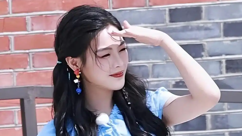配图