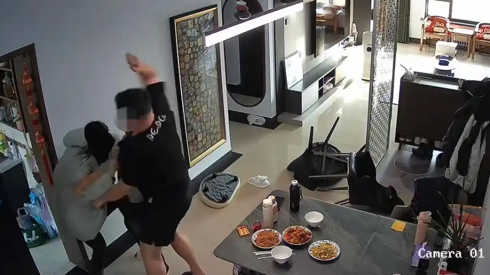 配图