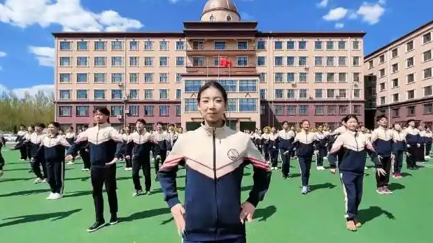 配图