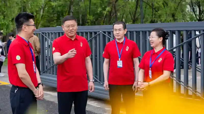 配图