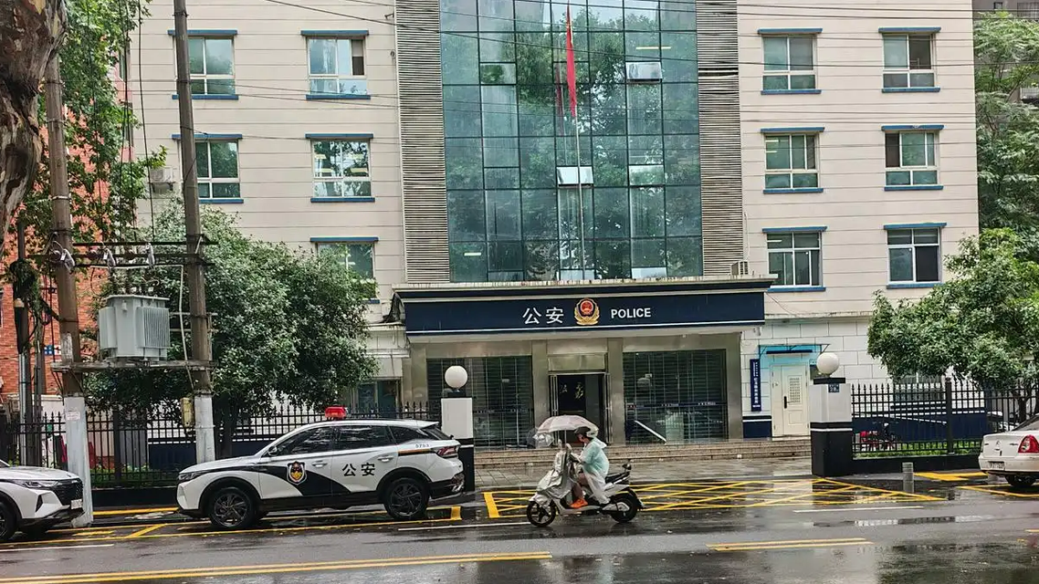 配图