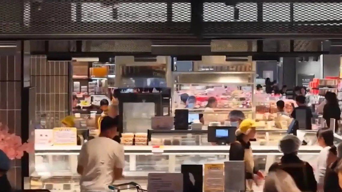 配图