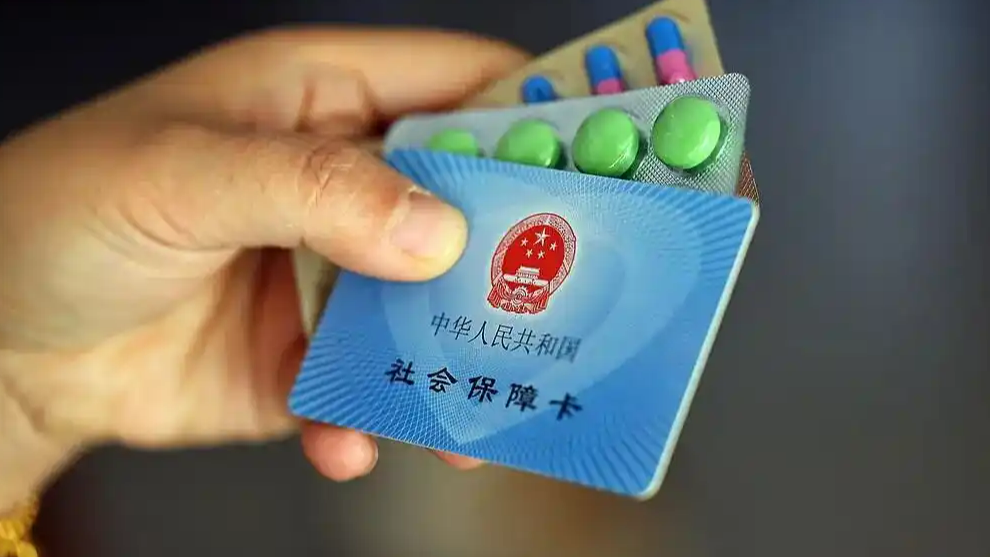 配图
