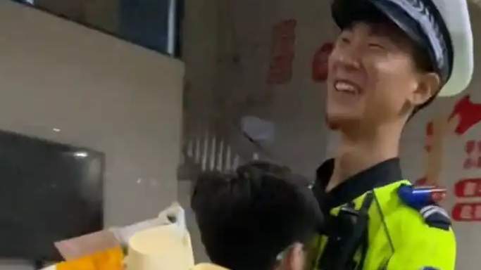 配图