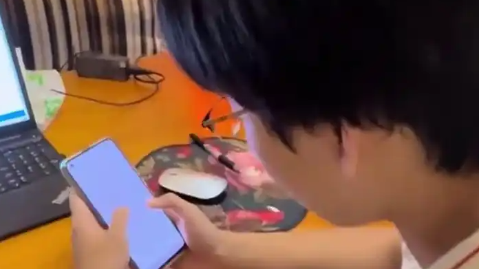 配图