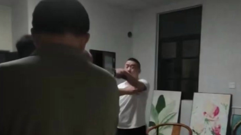 配图