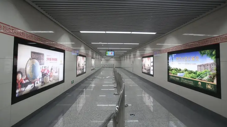 配图
