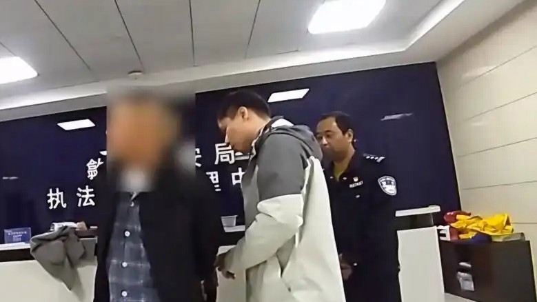 配图