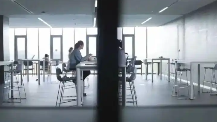 配图