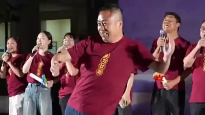 配图