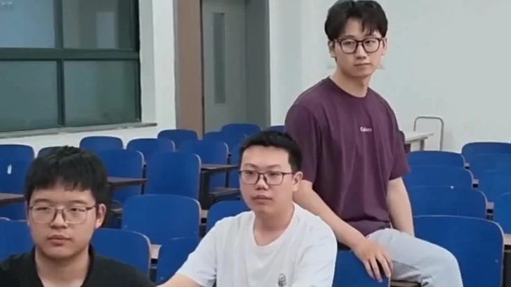 配图