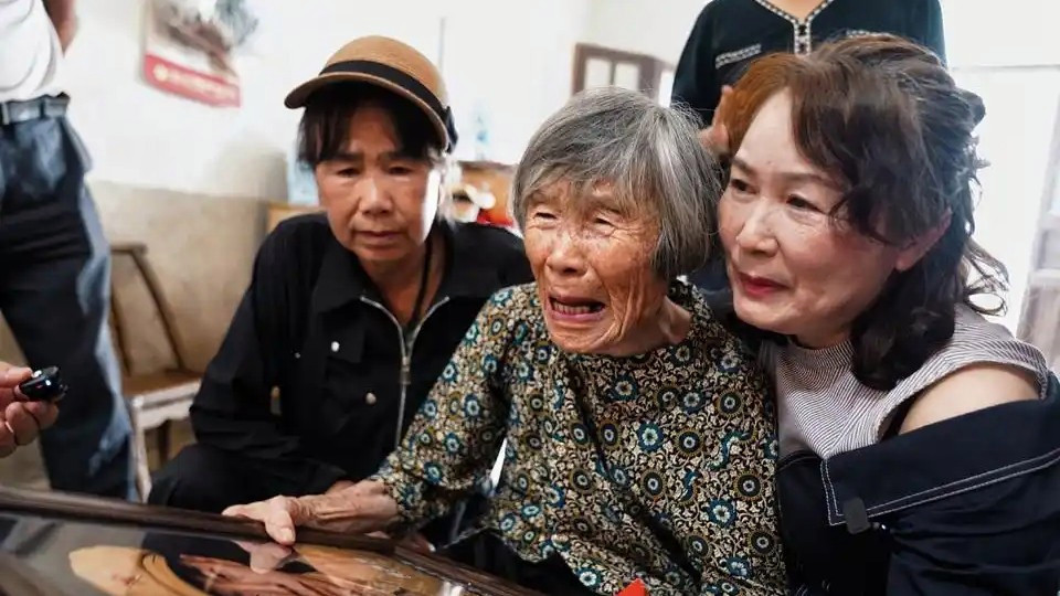 配图