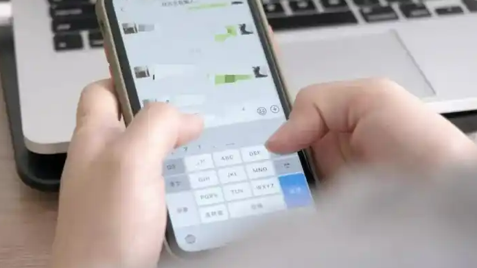 配图