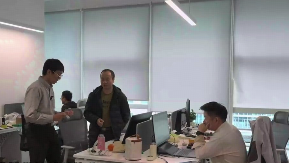 配图